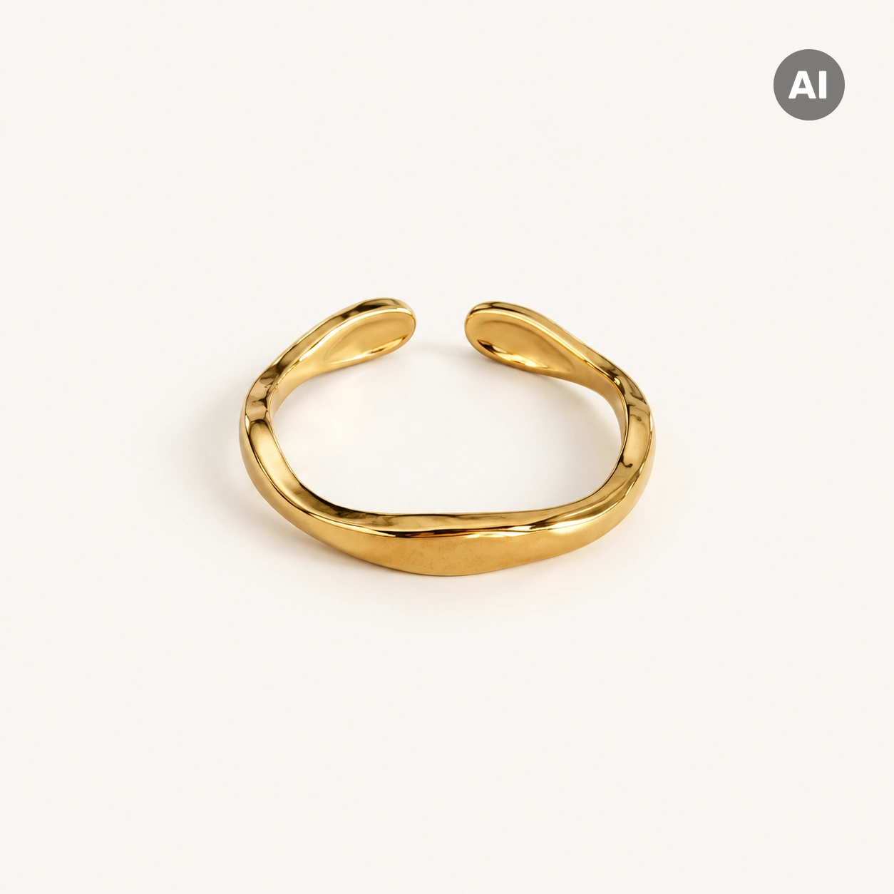 Ring mit offenem glattem Profil und gewölbter Front, goldfarben