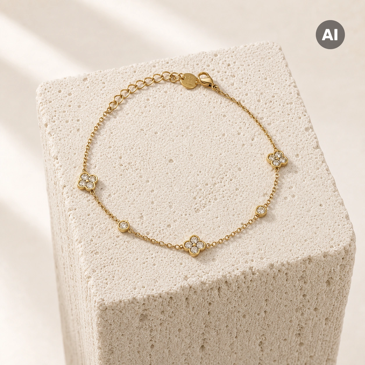 Armband mit drei Blüten-Stationen und Zirkonia, goldfarben