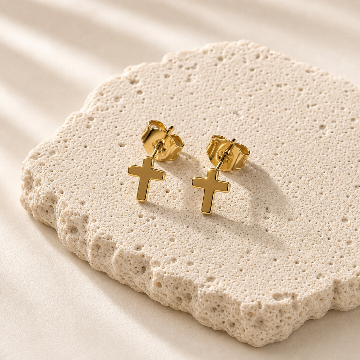 Kreuz Ohrstecker LiaNoa Gold