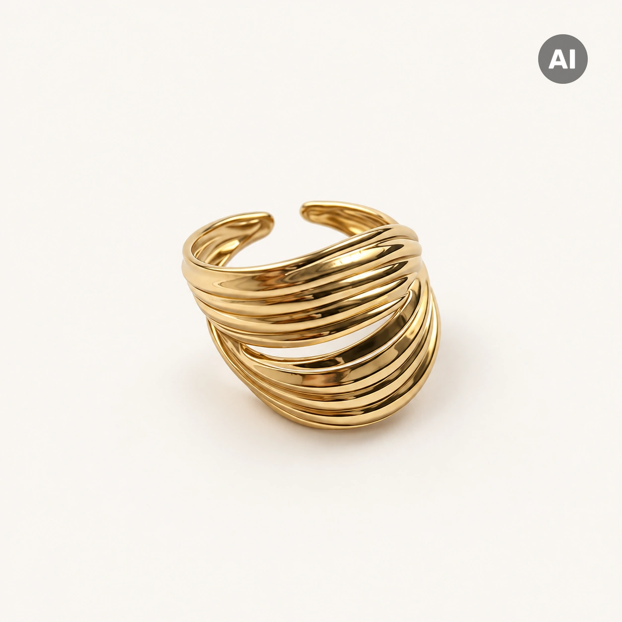 Ring mit offenem breitem Profil und gerillter Oberfläche, goldfarben