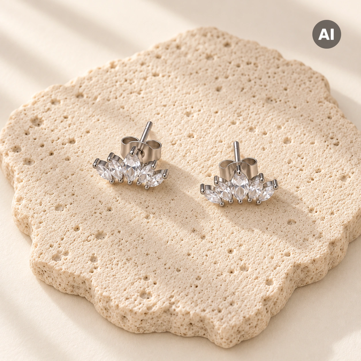 Ohrstecker mit fünf Marquise-Zirkonia in Krappenfassung, silberfarben