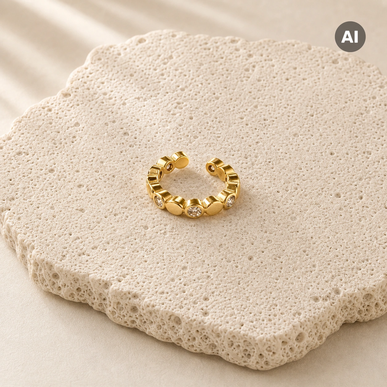 Ear Cuff mit Zirkonia, goldfarben
