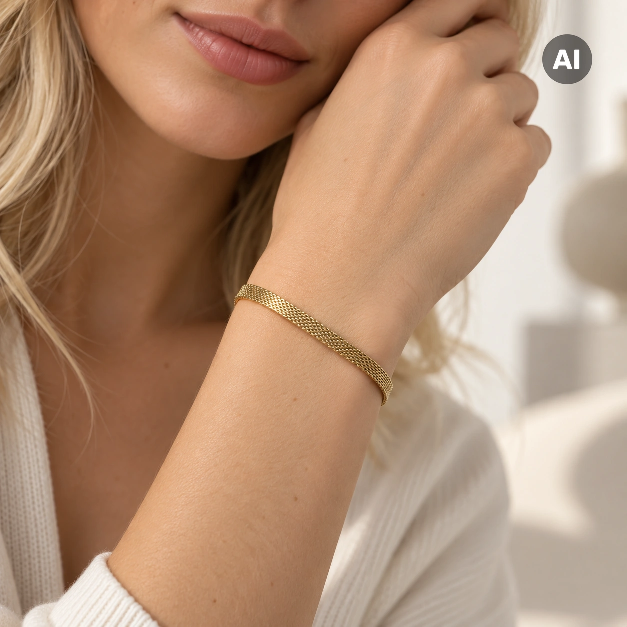 Armband mit feiner Struktur, goldfarben