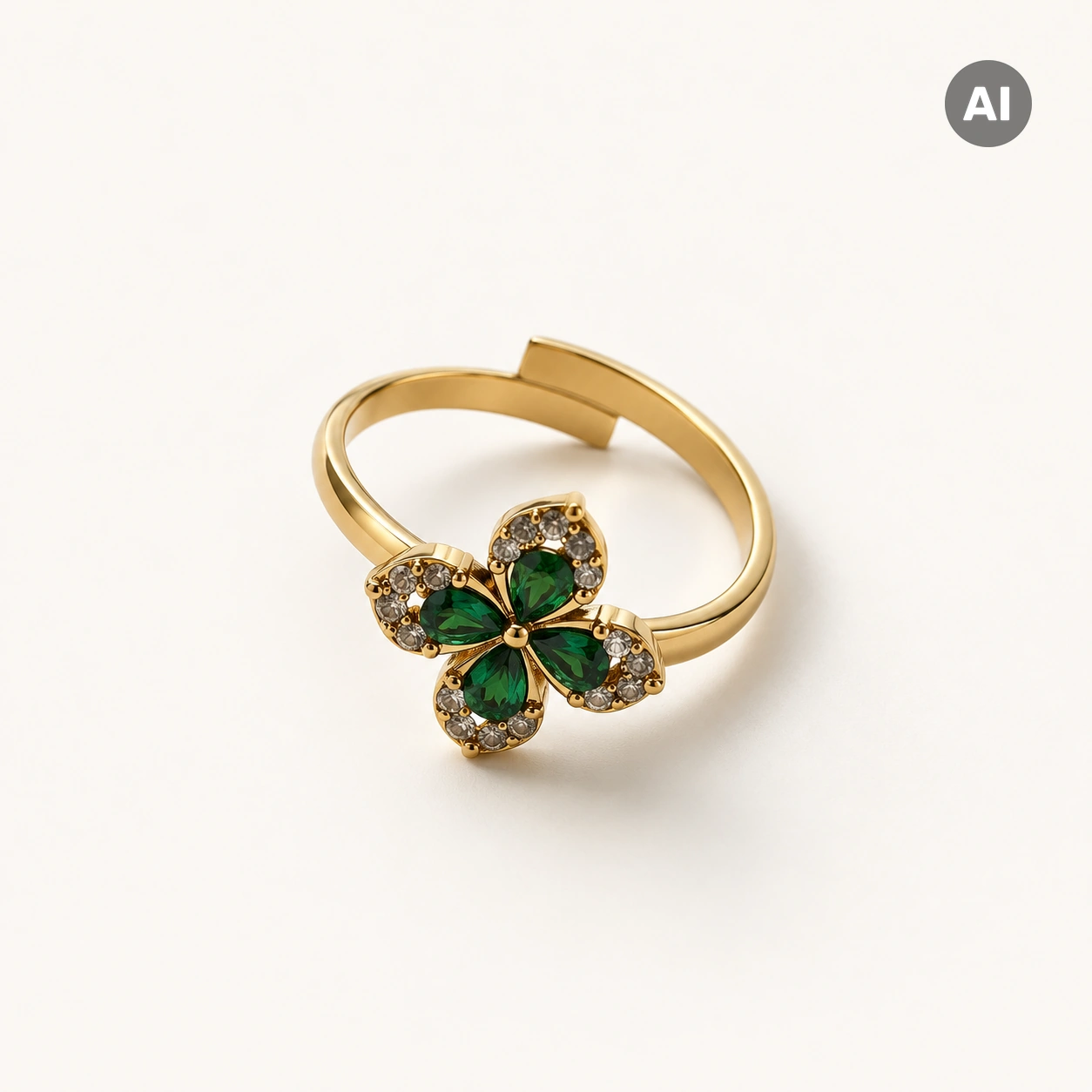 Ring mit offenem Profil und grünem Zirkonia-Kleeblatt, goldfarben