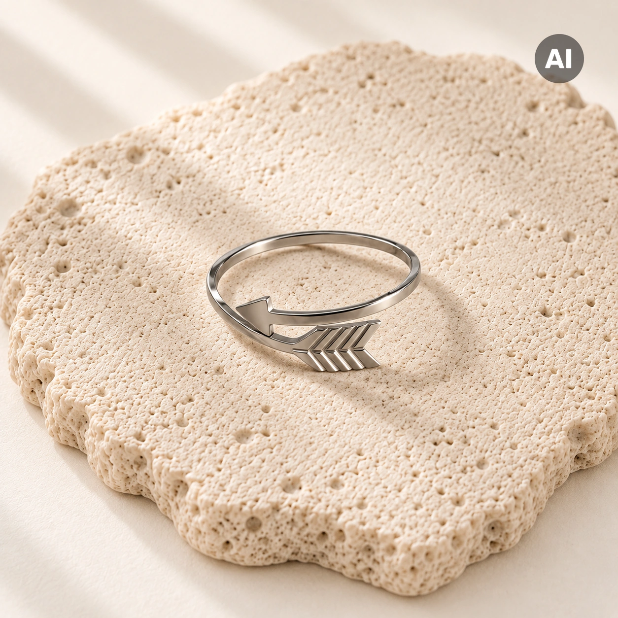 Ring mit offenem Profil, Dreieck und gerilltem Blatt, silberfarben