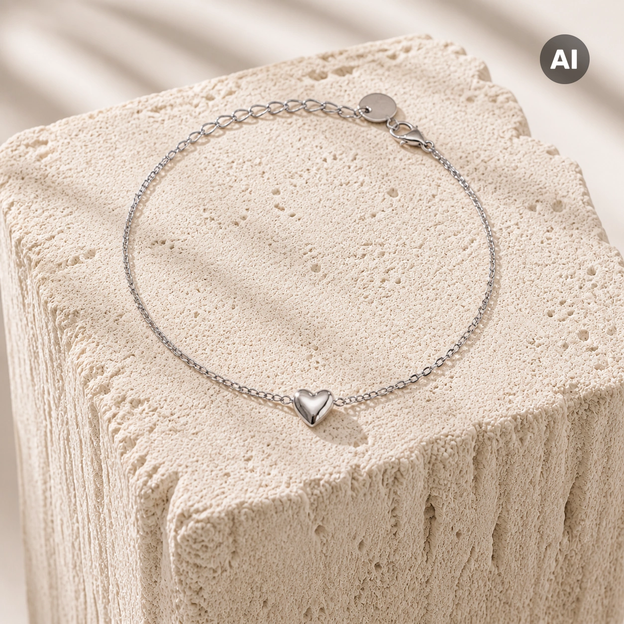 Armband mit Herz-Element und feiner Kette, silberfarben