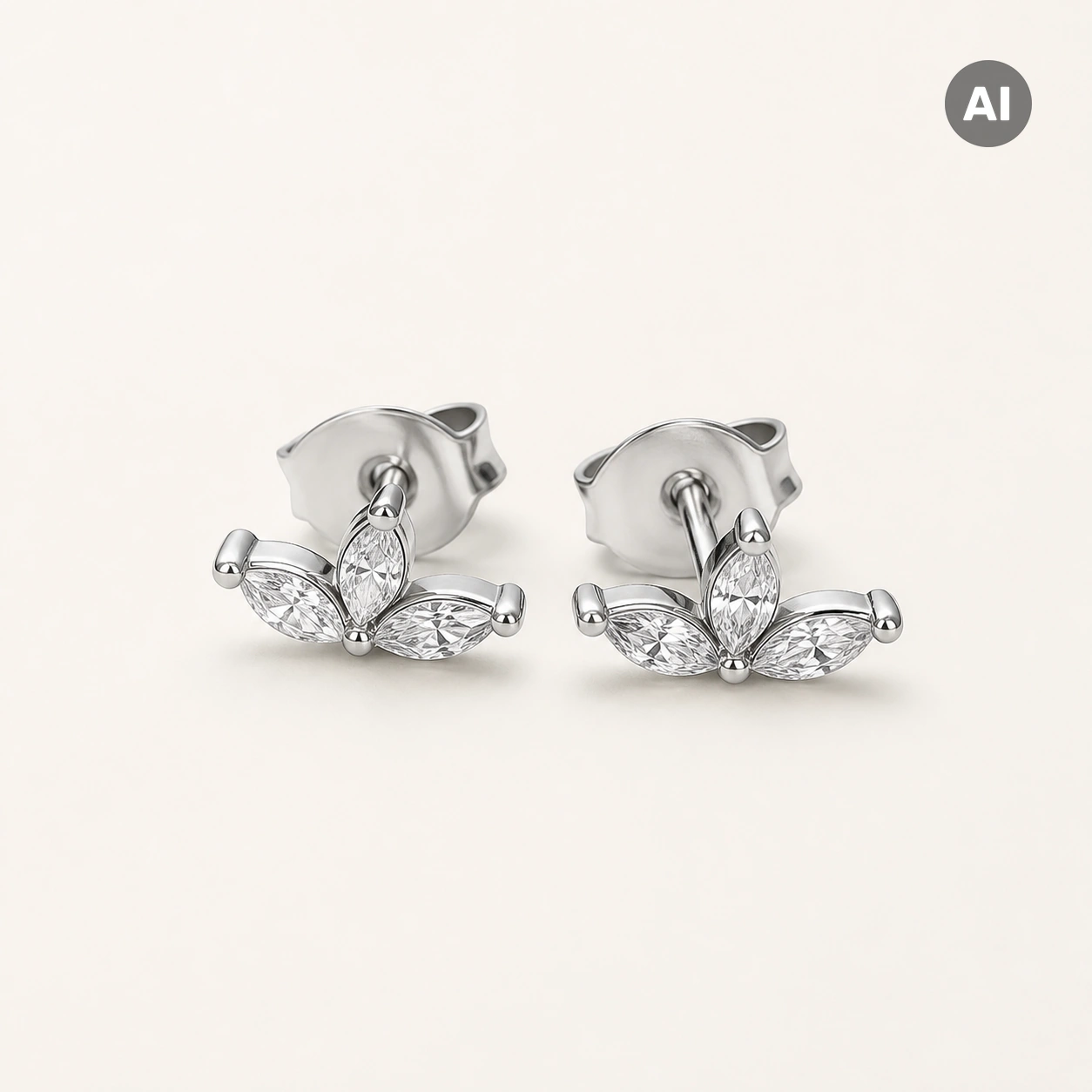 Ohrstecker mit drei Marquise-Zirkonia in Krappenfassung, silberfarben