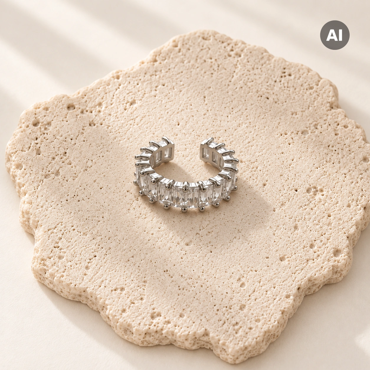 Ear Cuff mit Baguette-Besatz und Krappenfassung, silberfarben