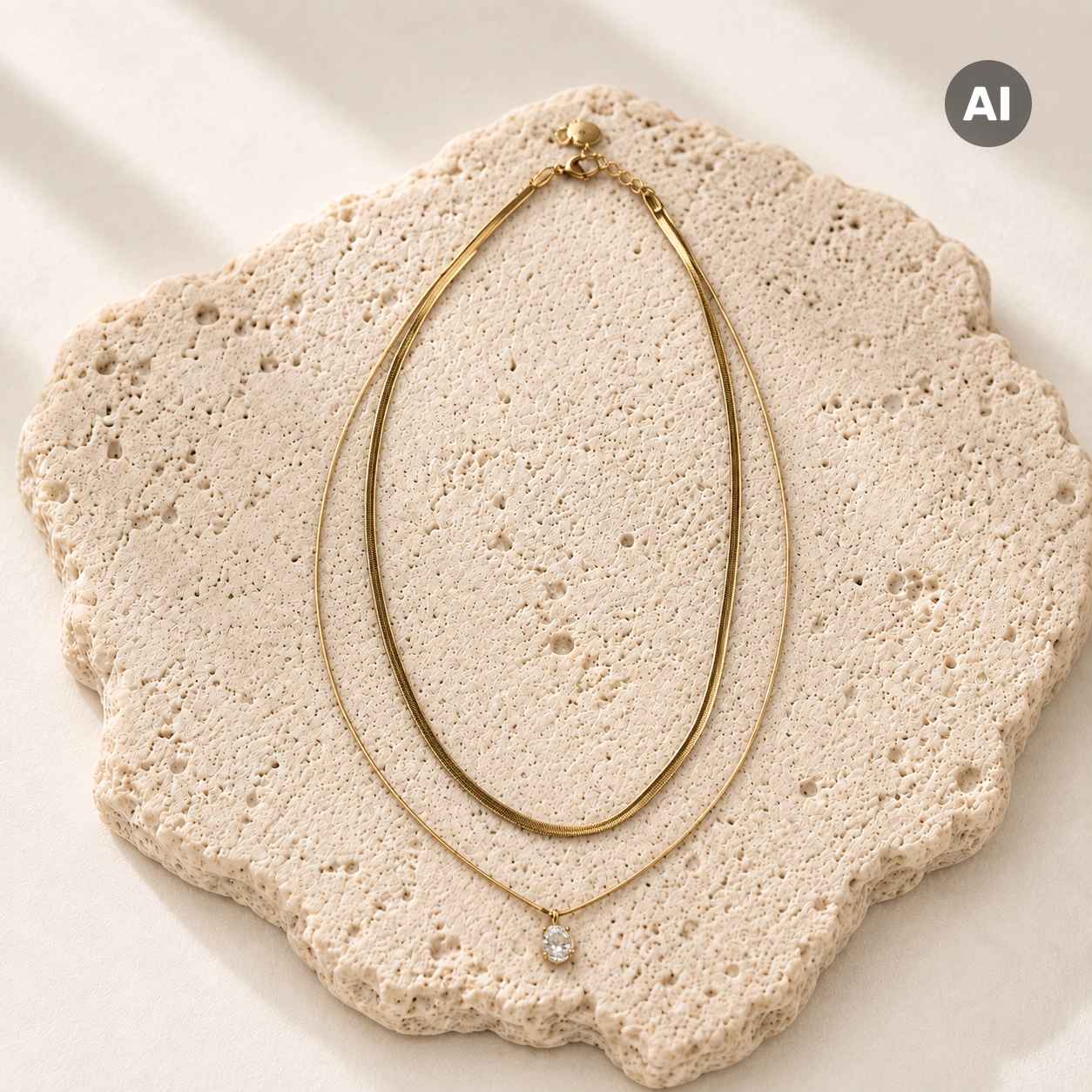 Halskette mit glatter Schlangenkette und Zirkonia-Tropfen, goldfarben