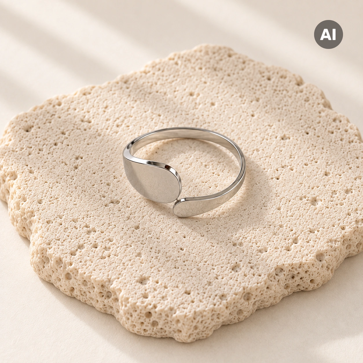 Ring mit offenem Profil und Plättchen-Enden, silberfarben
