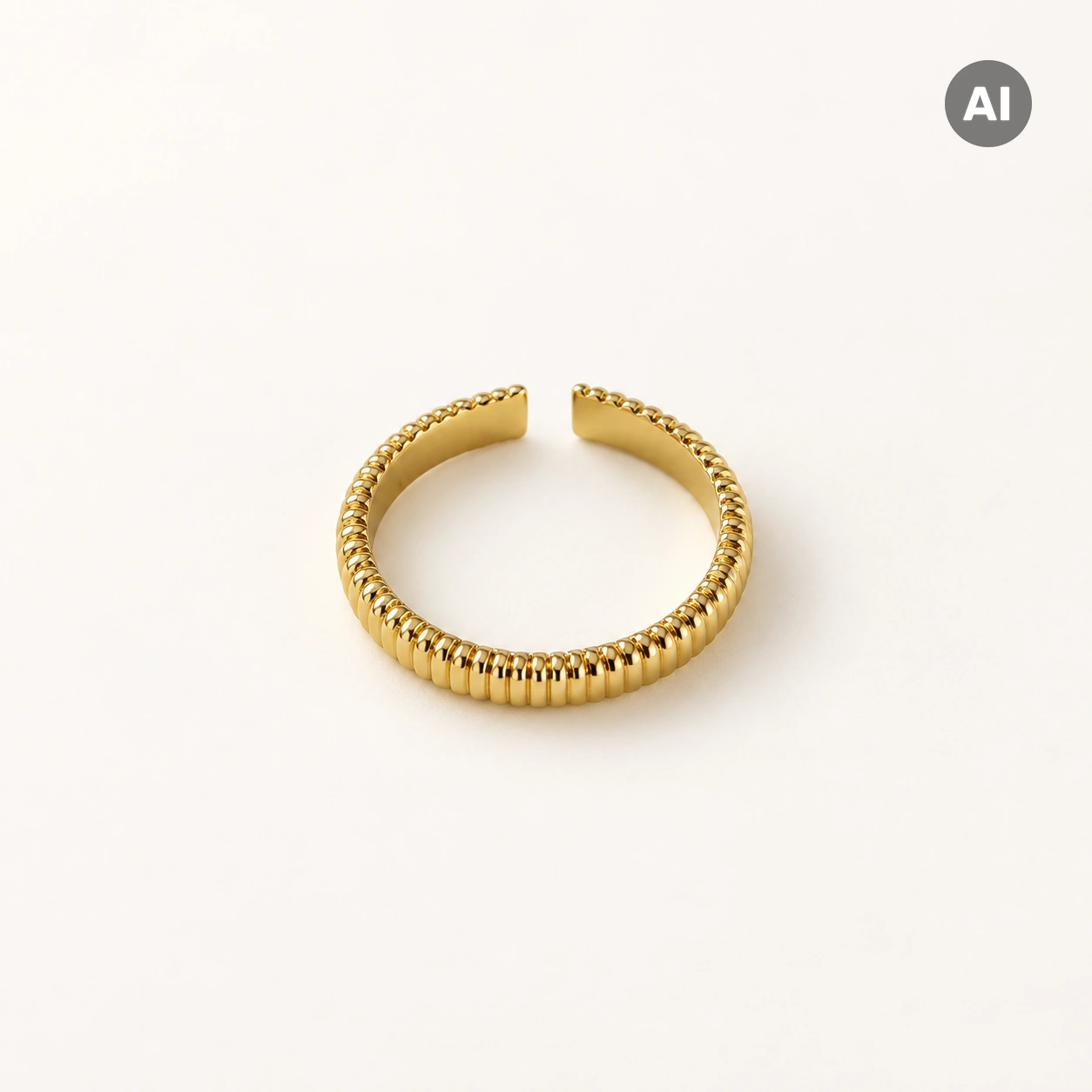 Ring mit offenem geripptem Profil und glatten Enden, goldfarben