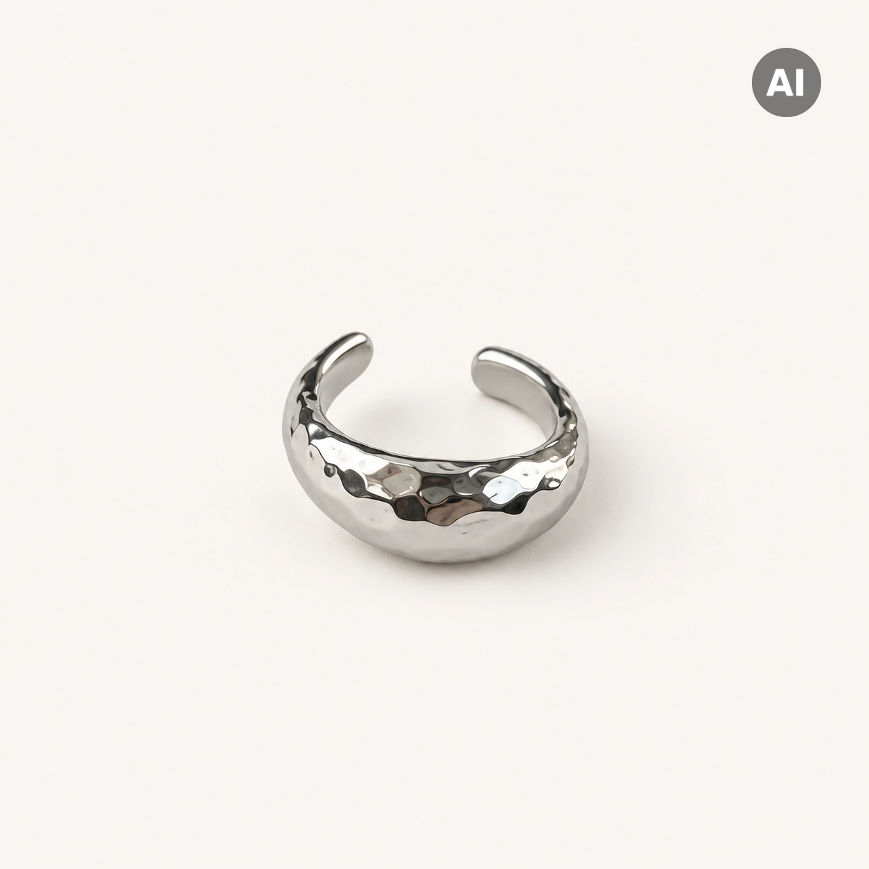Ear Cuff mit Hammerschlag-Oberfläche und offenen Enden, silberfarben