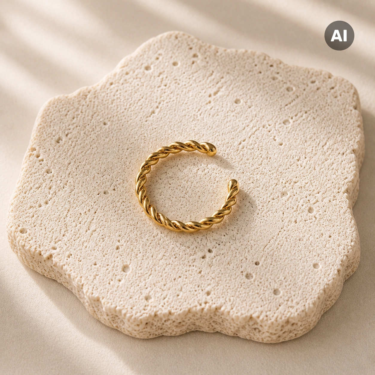 Ear Cuff mit gedrehter Kordel, goldfarben