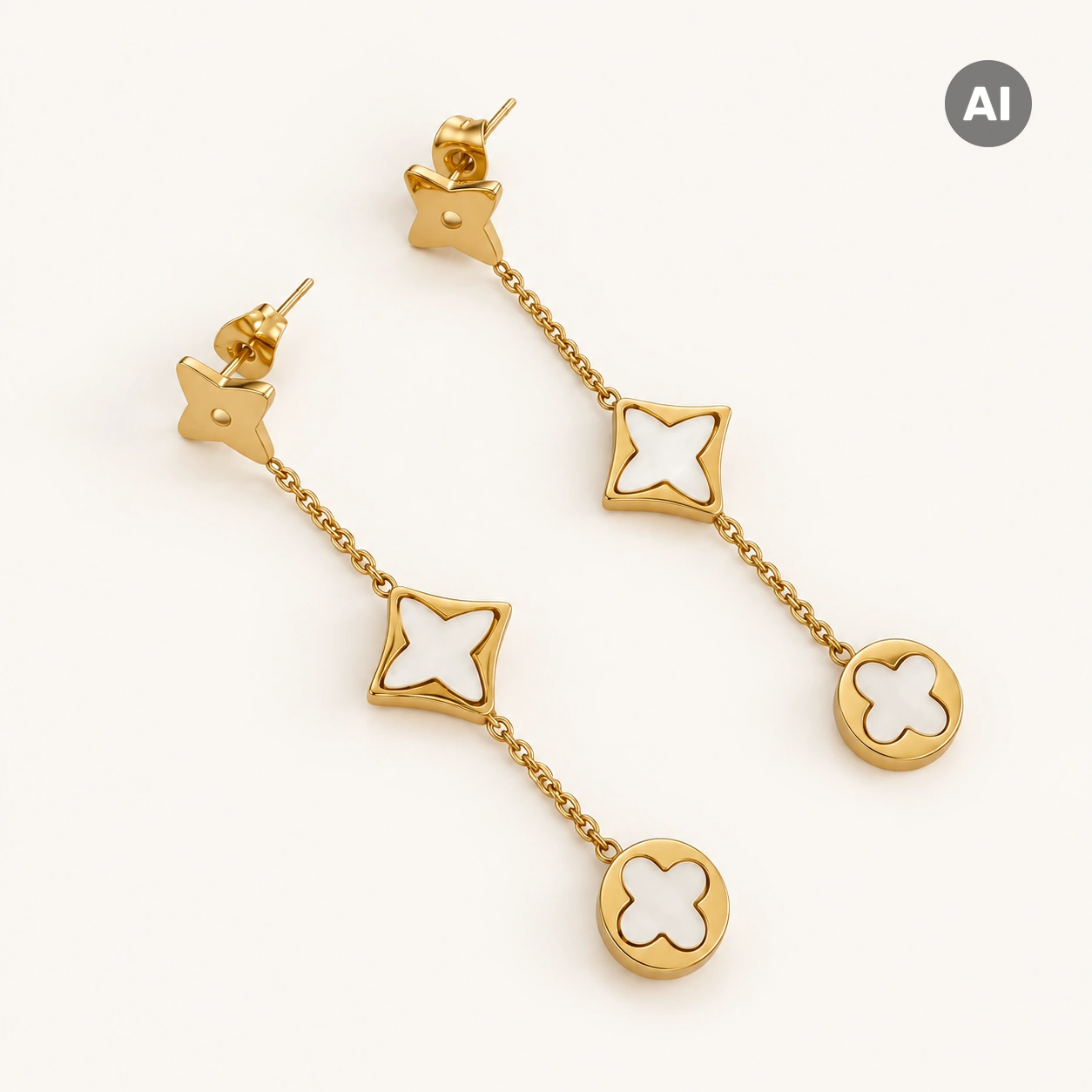 Ohrstecker mit Stern und Kleeblatt-Anhänger an Kette, goldfarben